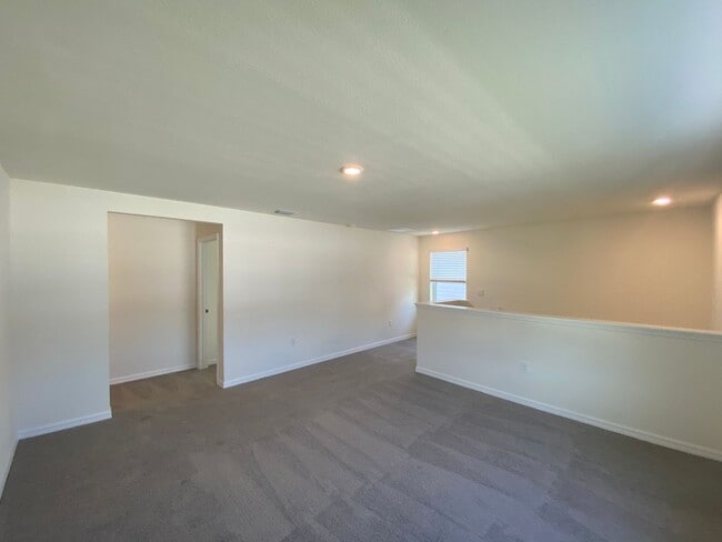 Building Photo - Avalon Woods 4/3/2 ***WON'T LAST***