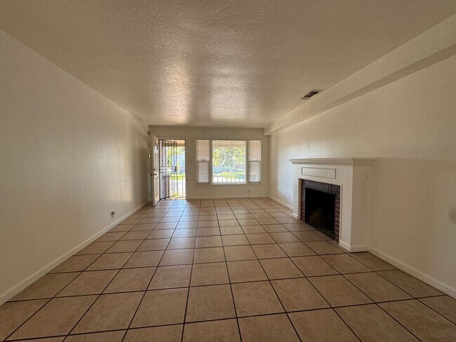 Building Photo - 4551 39th Ave