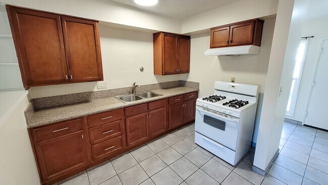 Building Photo - n8031