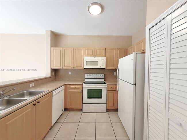 Building Photo - 2903 SE 17th Ave