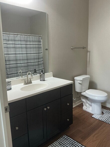 Building Photo - 516 Amy St