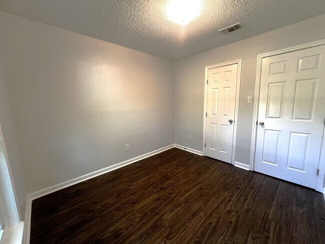 Building Photo - Recently Renovated 3/2 Home in South Austin with Bonus Room + Additional Storage
