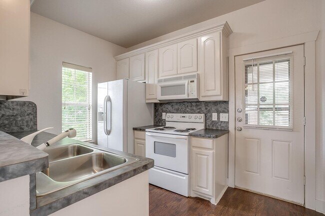 Building Photo - Wayside Duplex