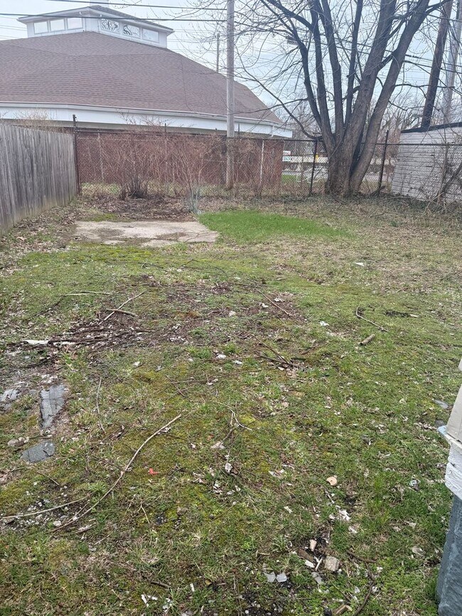 Building Photo - 10817 Hull Ave