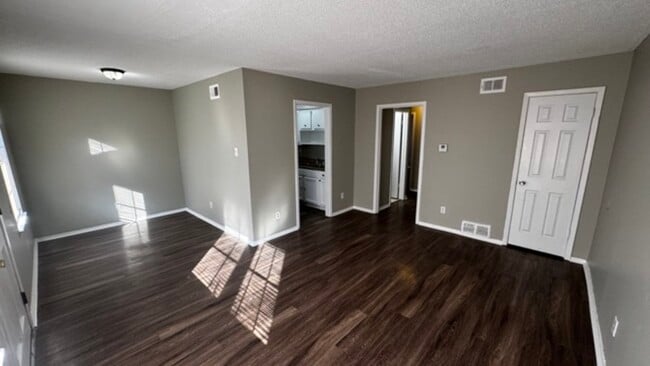 Building Photo - 3646 Rhea Ave