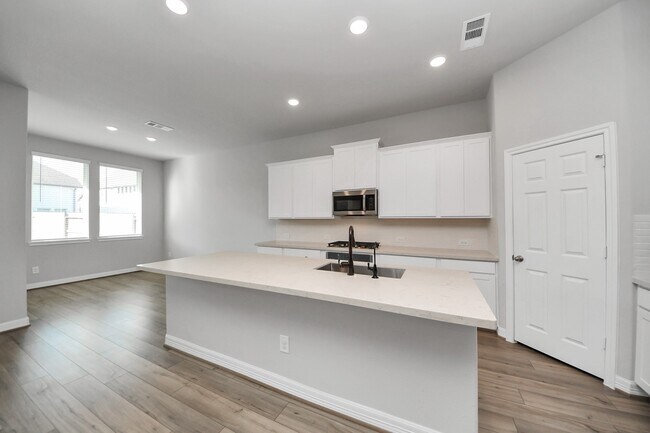 Building Photo - 2968 Golden Dust Dr