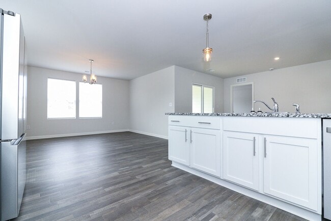 Building Photo - 132 Elegance Wy