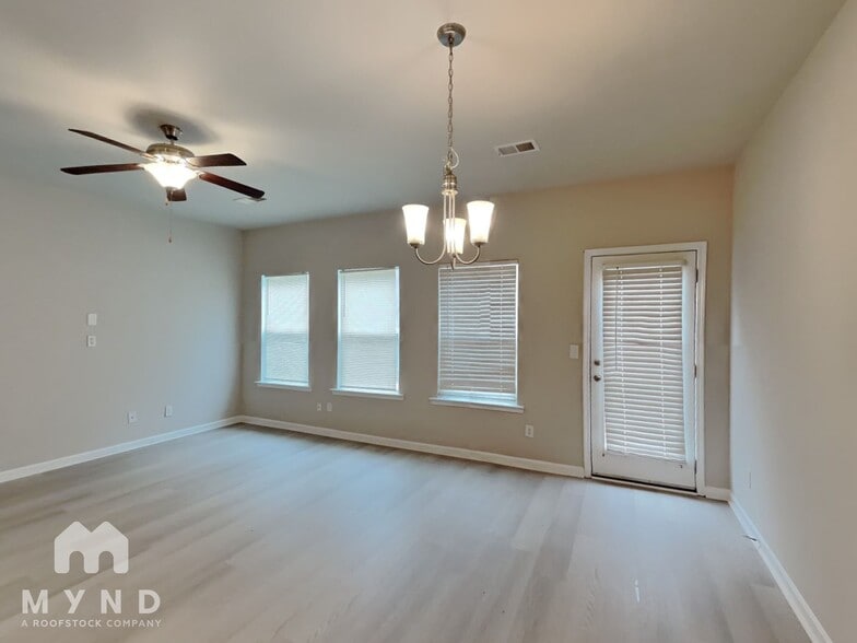 Building Photo - 5097 Lower Elm St