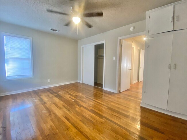 Building Photo - 2420 33rd St