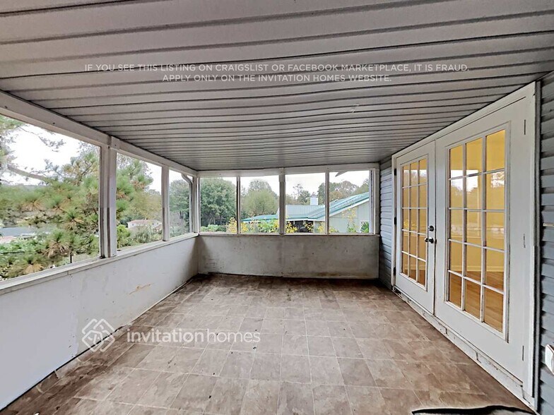 Building Photo - 4657 Cresant Ln