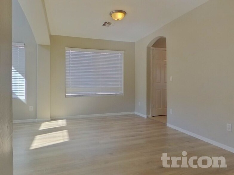 Building Photo - 4442 W Apollo Rd