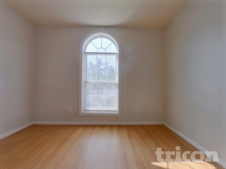 Building Photo - 3020 Lake Park Ct