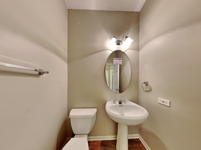 Building Photo - 7401 Brentwood Ln