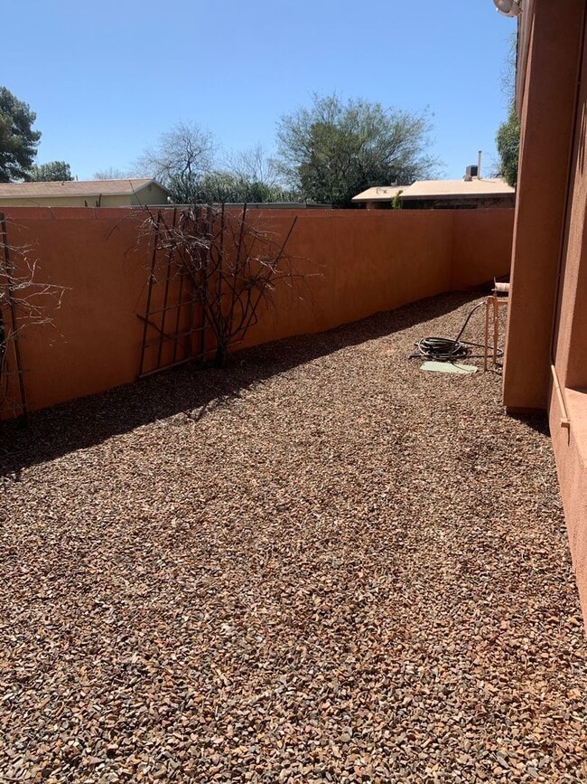 Building Photo - 2940 N Adelaide Farms Pl