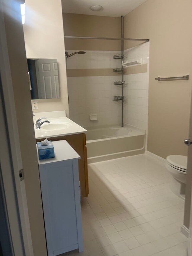 Building Photo - Crystal City 1 bedroom 1 bath condo