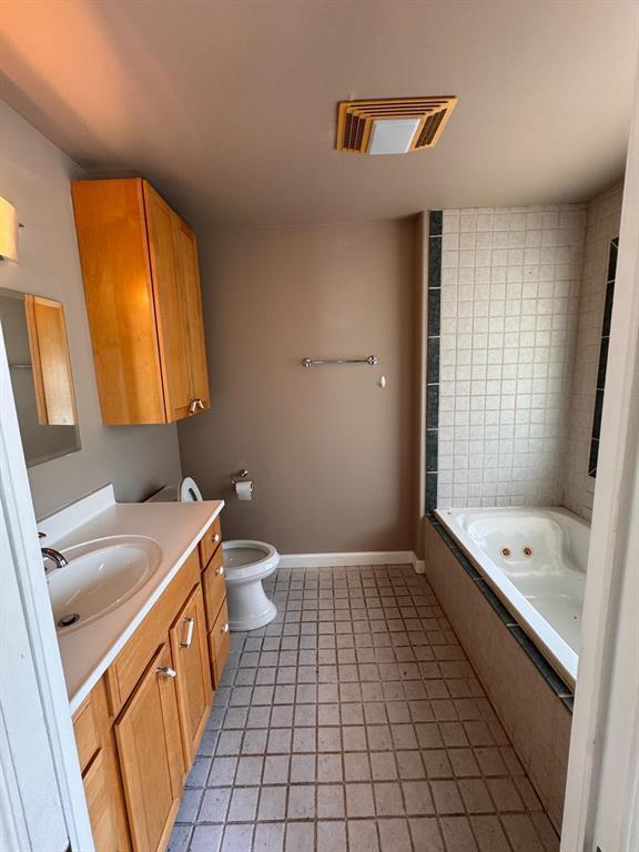 Building Photo - 201 W 33rd St