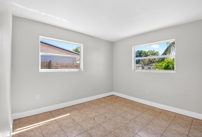 Building Photo - 775 Snead Cir