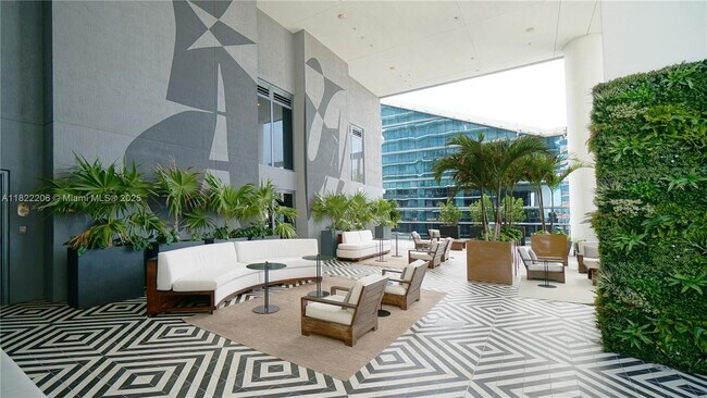 Building Photo - 801 S Miami Ave