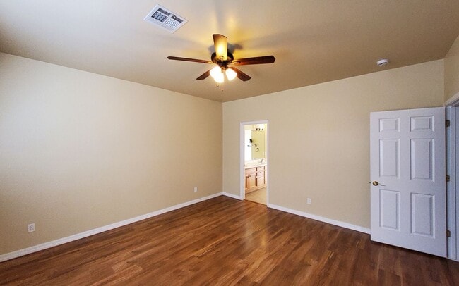 Building Photo - Three Bedroom Home