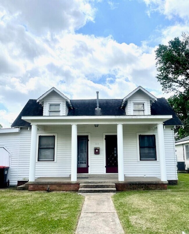 Building Photo - 2 bed 1 bath - Home for Rent