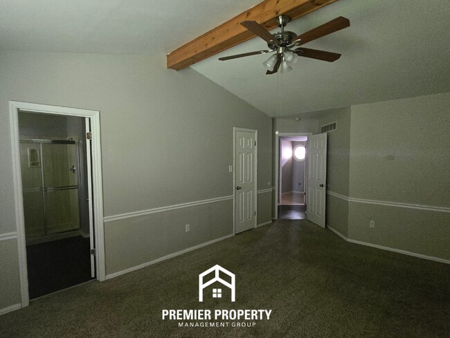 Building Photo - Stunning 3BR/2BA Florissant Home with Fireplace, 2-Car Garage & Fenced Yard!
