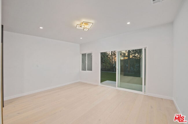 Building Photo - 645 Walther Way