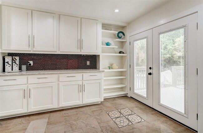 Building Photo - 8804 Mountain Ridge Dr