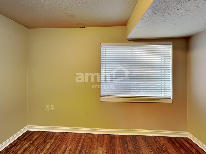 Building Photo - 4482 Heritage Dr