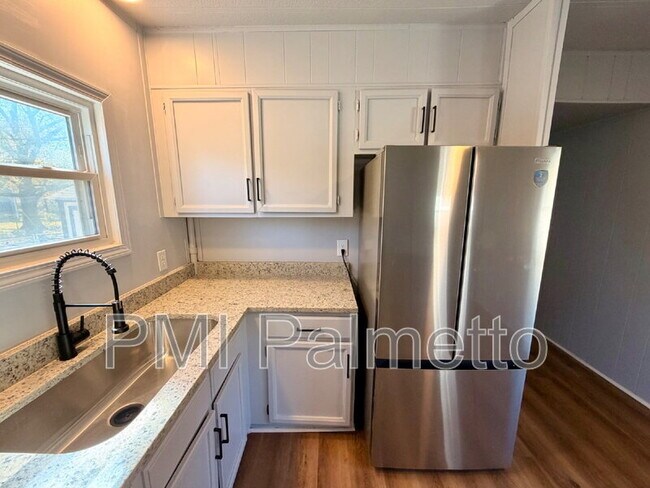 Building Photo - 3911 Persimmon St