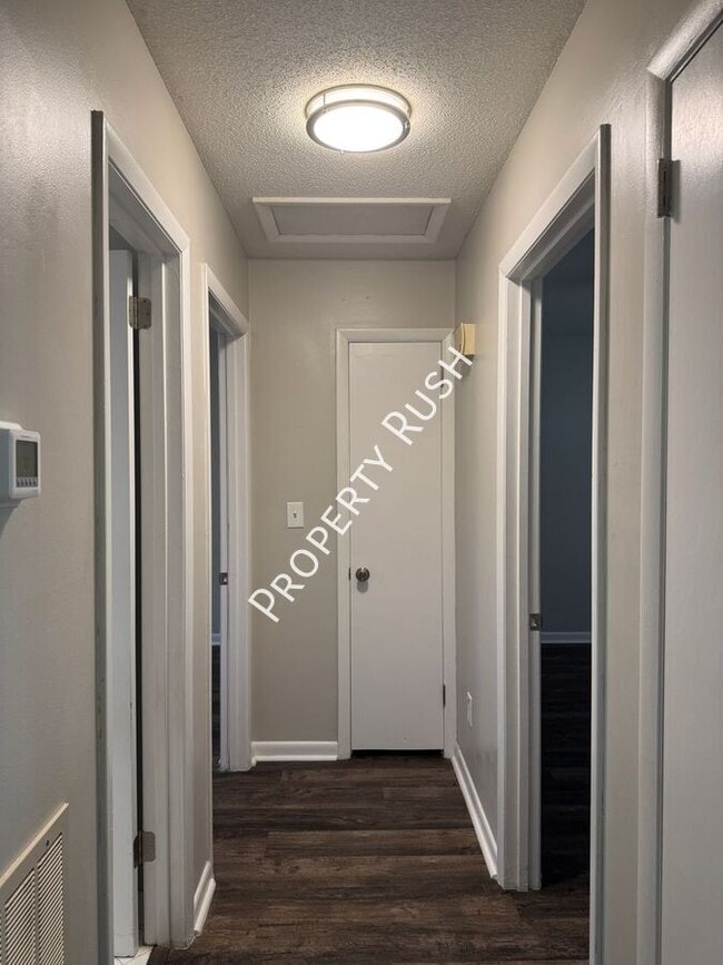 Building Photo - 3637 Missionaire Ave