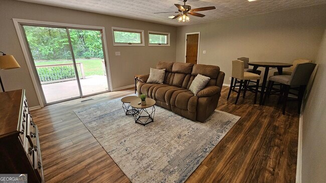 Building Photo - 810 Joy Dr