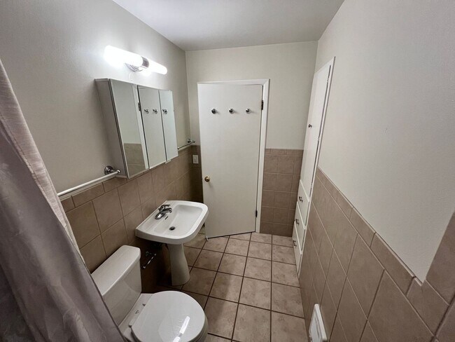 Building Photo - Johnson Duplex Apartments