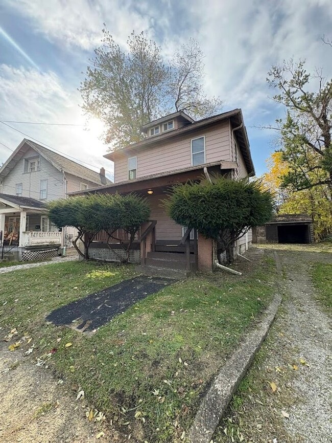 Building Photo - Three bedroom one bathroom home for rent