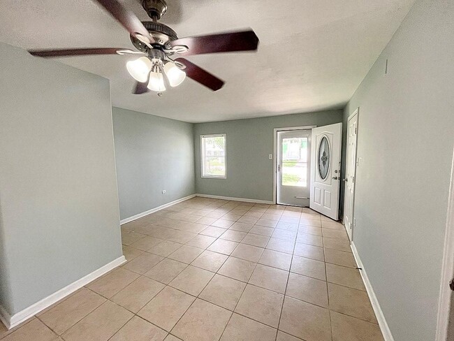 Building Photo - 1502 Bayou Shore Dr