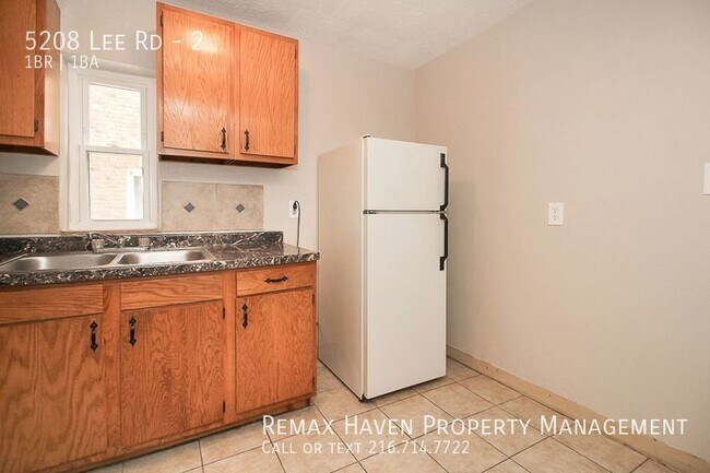 Building Photo - 5208 Lee Rd #2, Maple Hts - 1 bed 1 bath a...