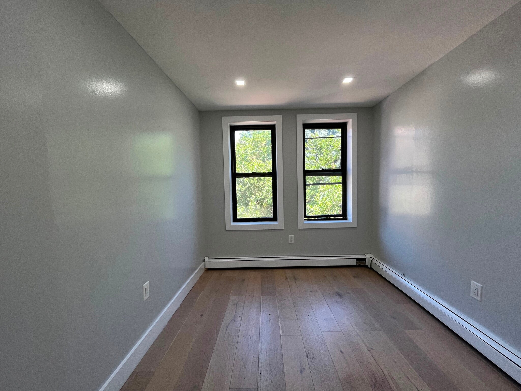 Building Photo - 326 Avenue E