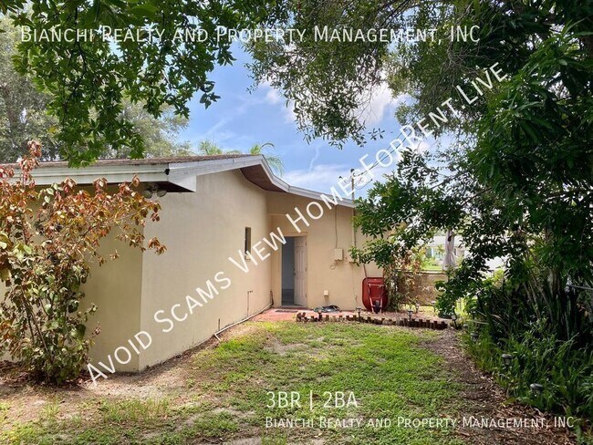 Building Photo - Block Home in Belleair Bluffs