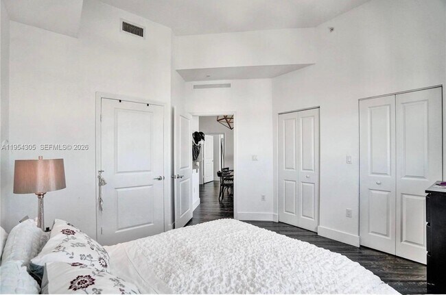 Building Photo - 7900 Harbor Island Dr