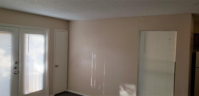 Building Photo - 2312 Balsam Dr