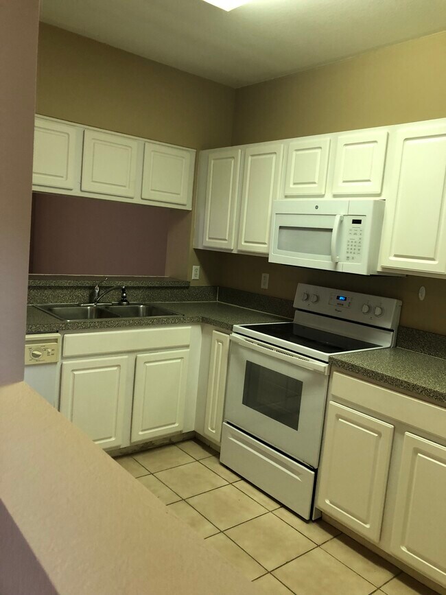 Building Photo - 10037 Poppy Hill Dr