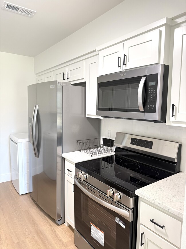 Building Photo - 1120 W Cato Springs Rd