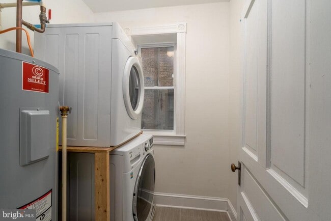 Building Photo - 216 E Biddle St