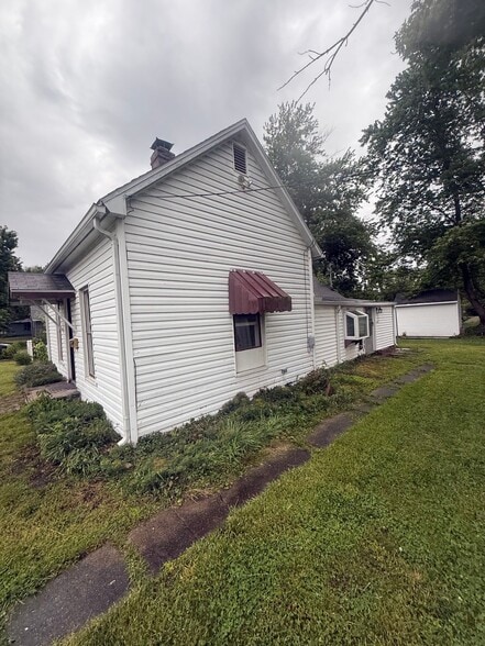 Building Photo - 533 Higgins St