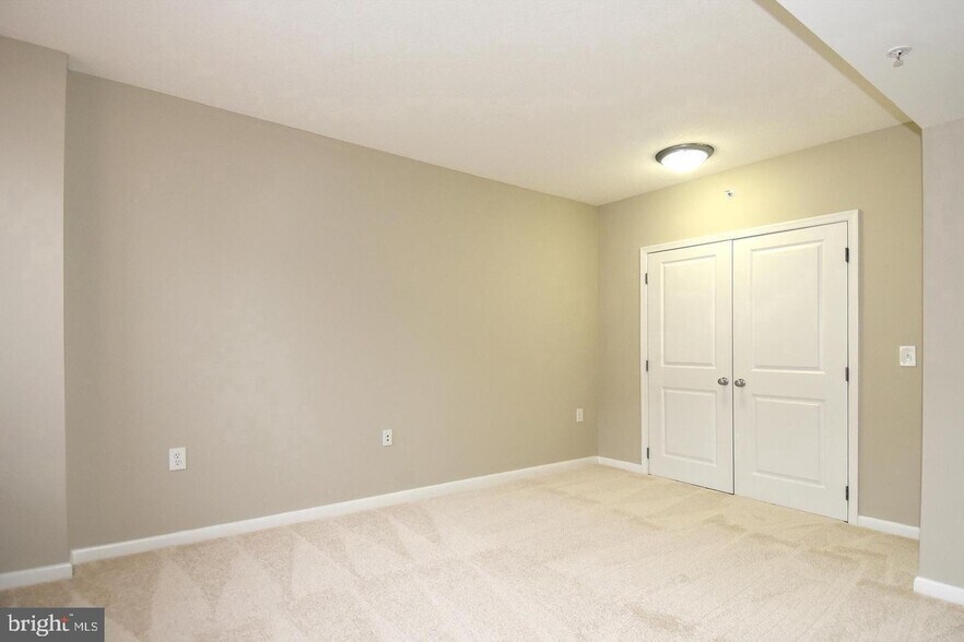 Building Photo - 851 N Glebe Rd