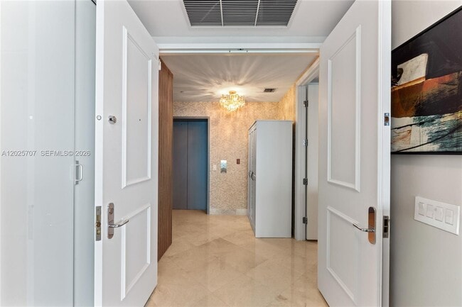 Building Photo - 5959 Collins Ave