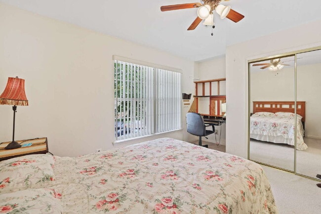 Building Photo - Spacious, Private AND Convenient 2-Level C...