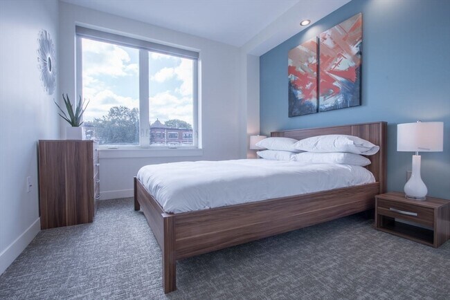 Building Photo - 900 Beacon St