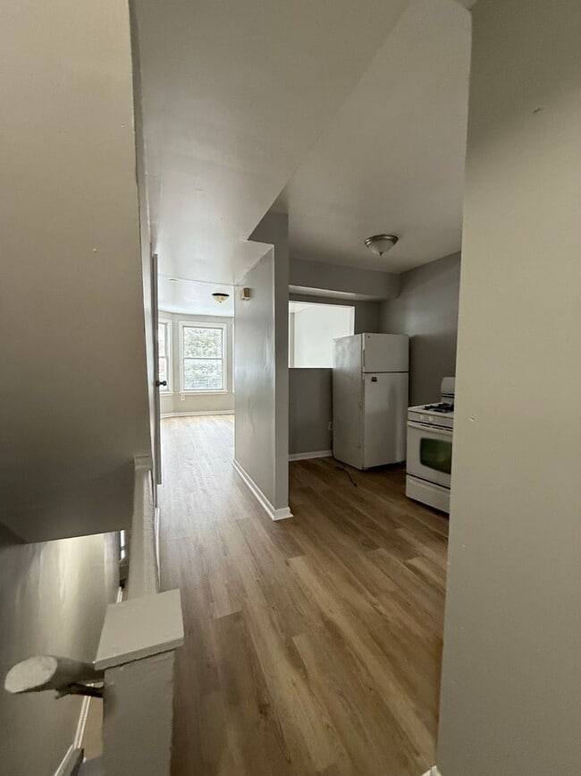 Building Photo - 251 Highland Ave