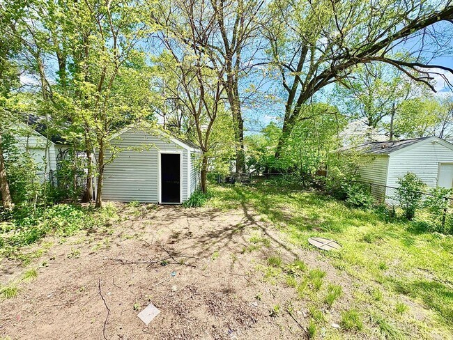 Building Photo - 816 S 34th St