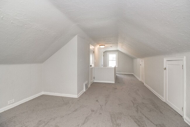 Building Photo - Fully Updated Home For Rent in Euclid